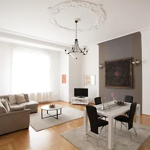  Apartment Royal Center